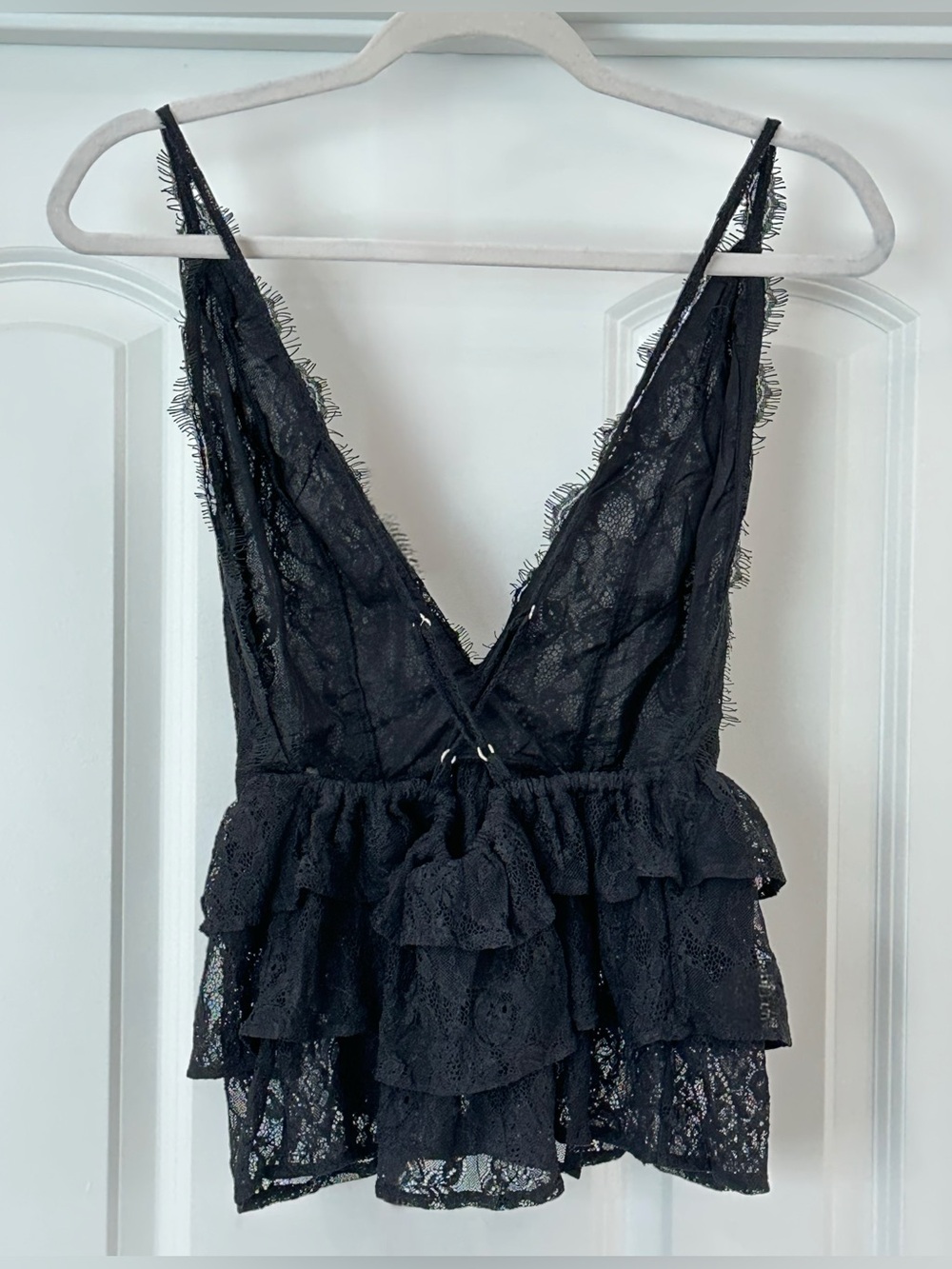 Urban Outfitters Kimchi Blue Antoinette Plunging Tiered Lace Babydoll Cami - Picture 7 of 8